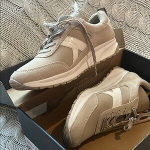 Naturalizer beige and cream sneakers size 9.5